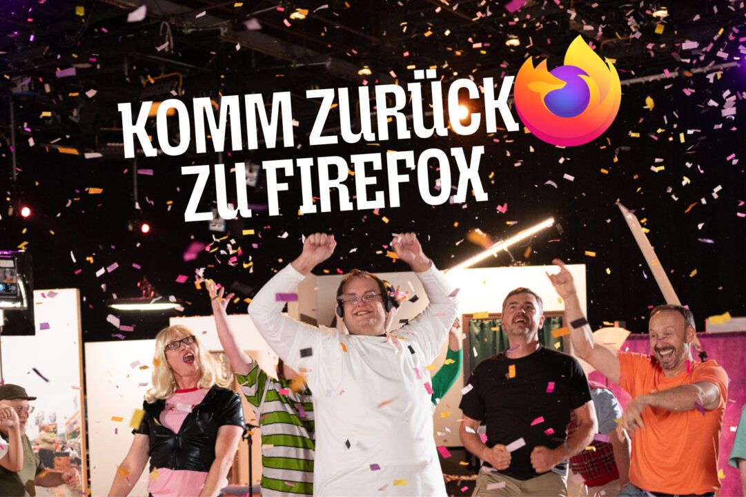 Jubelnde Darsteller im Konfettiregen in einem Studio, darüber der Schriftzug Komm zurück zu Firefox mit dem Firefox-Logo